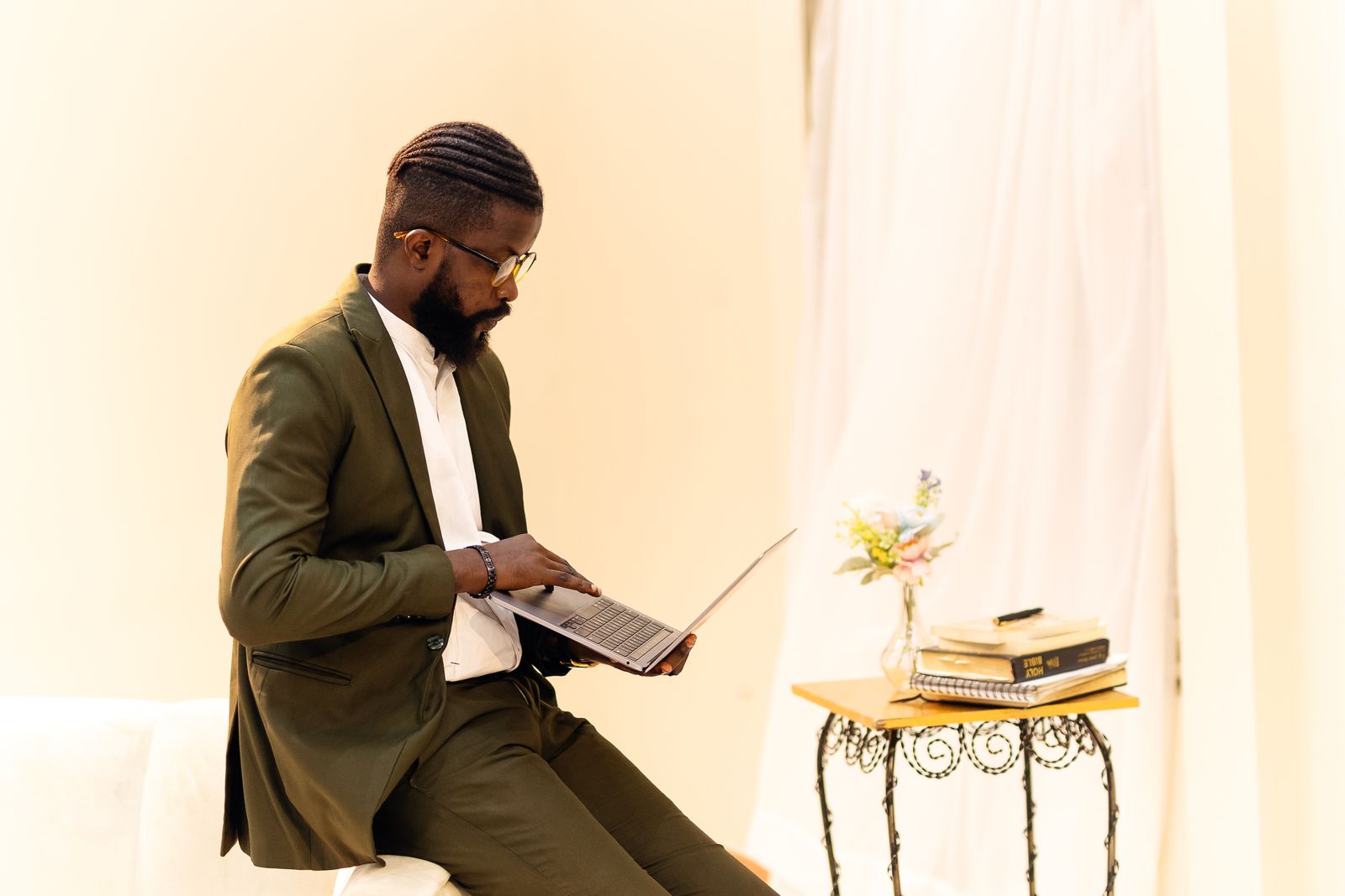 Primewit HR consultant reviewing a client's workforce strategy